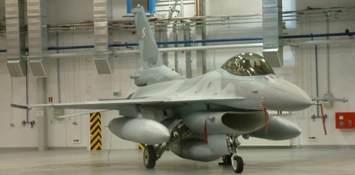 Flere_US_F-16_fly_til_Polen_polennu