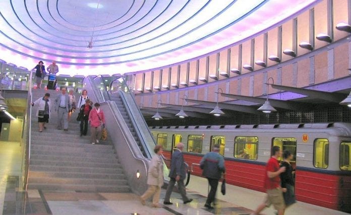 Metrostationen_i_Warszawas_nye_fodboldstadion