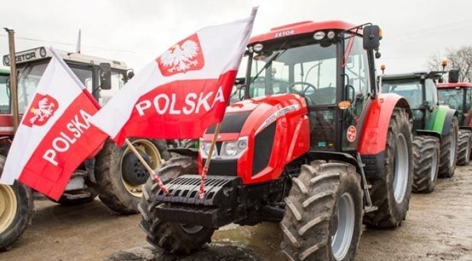 polske_landmaend_i_protest_og_blokade_med_traktor