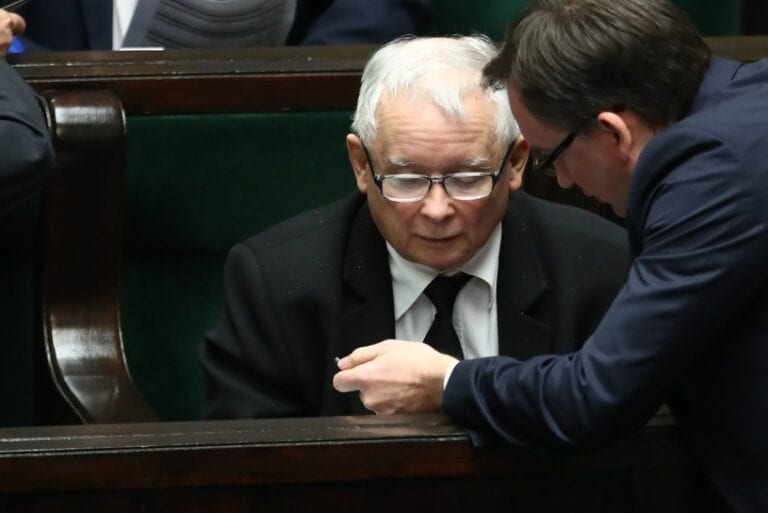 Polske politikere giver sig selv store lønforhøjelser
