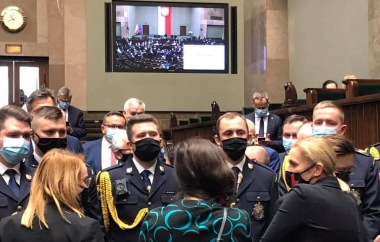 Sammenstød mellem folkevalgte i det polske parlament