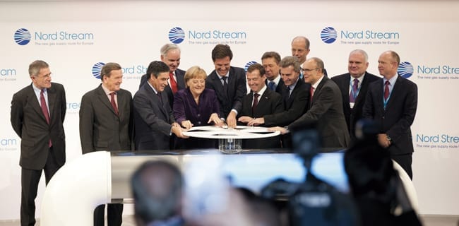 Angela_Merkel_og_Dmitrij_Medvedev_åbner_Nordstream_gasledningen_polennu