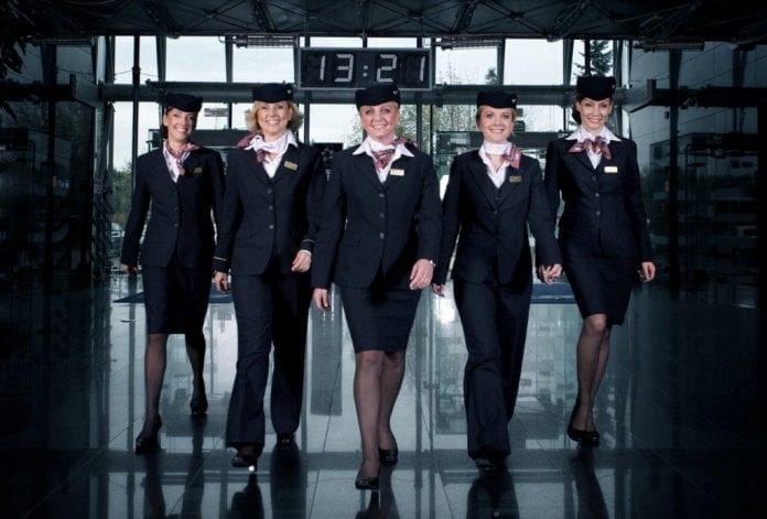Det_nationale_luftfartsselskab_i_Polen_LOT_får_nye_uniformer_polennu