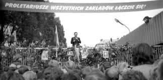 GDANSK_-_Lech_Walesa_taler_til_de_strejkende__på_skibsvæftet_i_Gdansk_under_strejkerne_i_august_1980