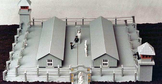 Polsk_kunstmuseum_køber_koncentrationslejr_i_Lego