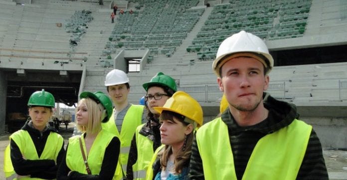 Polske_ingeniør_studerende_bliver_undervist_på_EM_stadion
