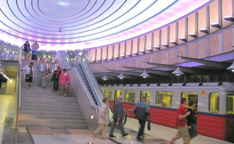 Warsaw_Metro_Plac_Wilsona_station_Foto_wikipedia
