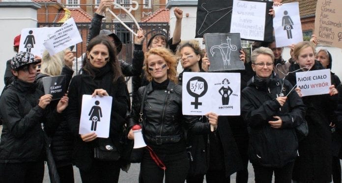 polish_woman_strike_copenhagen_polske_kvinder_abort_lov_jens_moerch_ambassade