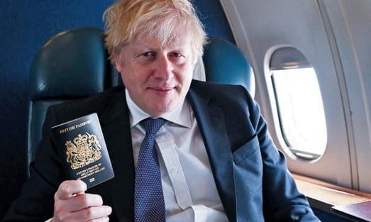Nye britiske pas laves til lav løn i Polen