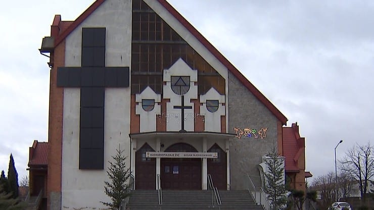 Solcelle kors på polsk katolsk kirke