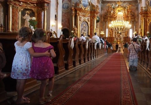 Polens kirker igen åbne for gudstjenester