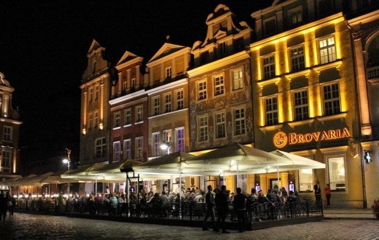 Restauranter og cafeer åbner på mandag i Polen