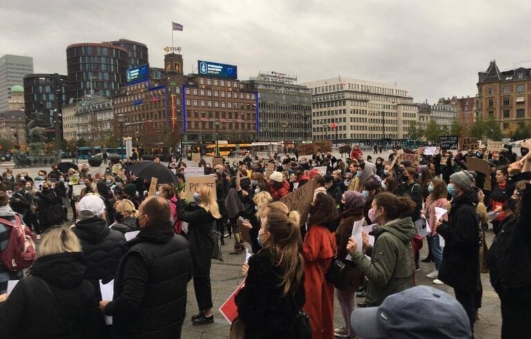 Flere hundrede trodsede regnen til abort-protest
