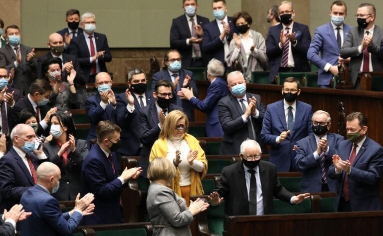 Mistillidsvotum mod Kaczynski afvist af parlamentet
