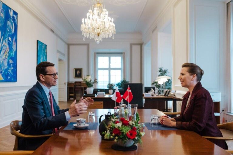 Mette Frederiksen besøger Donald Tusk i Warszawa