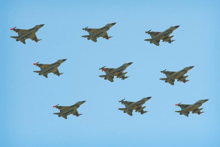 Polsk general: 80 til 100 F-16 kampfly til Ukraine