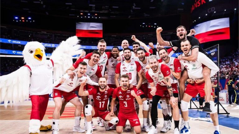 Polen vinder guld i volleyball på hjemmebane