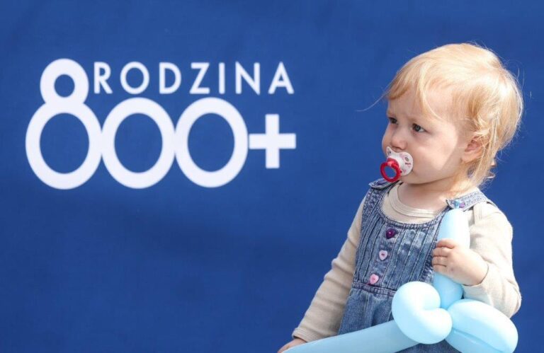 Polens præsident godkender forhøjelse af børnepenge