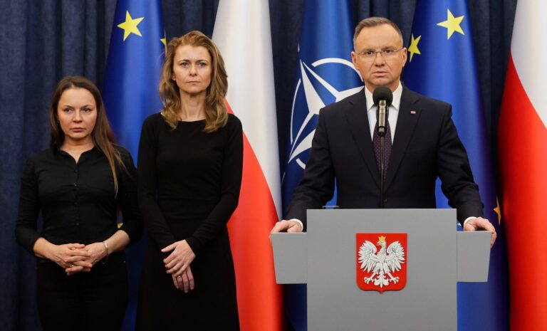 Polens præsidenten har benådet to dømte politikere