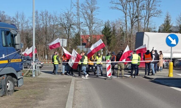 Europæiske landmænd varsler blokade af grænseovergange